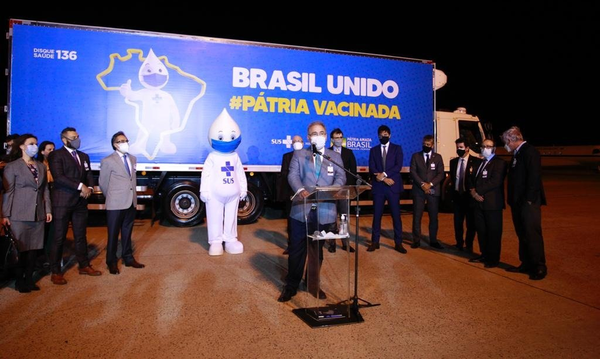 O governo brasileiro comprou 100 milhões de doses do imunizante da Pfizer.