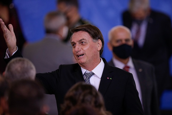 Telefonema provoca bate-boca e amplia desgaste de Bolsonaro em Poderes