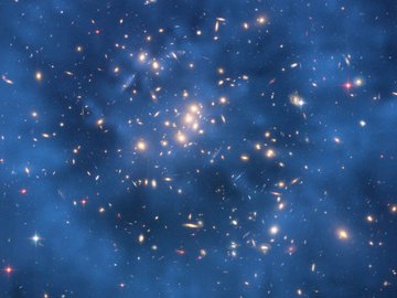 Anel de matéria escura cercando o aglomerado de galáxias CL0024+17: novo mapa abre caminho para estudar a natureza dessa substância.