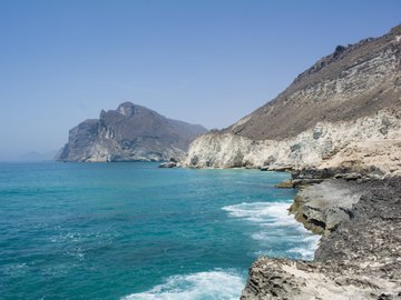 Com muito sol e vento, o desértico Omã prepara-se para abrigar a maior planta de usina de produção de hidrogênio totalmente renovável do mundo.