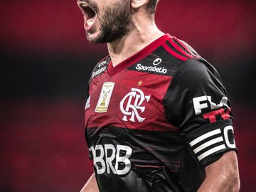 Vibração de Everton Ribeiro em jogo no Brasileirão