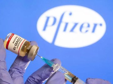 Aplicação da vacina da Pfizer contra a covid-19