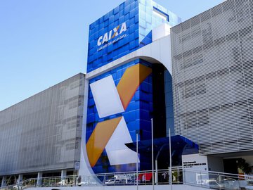 Nessa terça-feira (9) o ministro da Economia, Paulo Guedes, informou que o auxílio emergencial será prorrogado por pelo menos mais dois meses.
