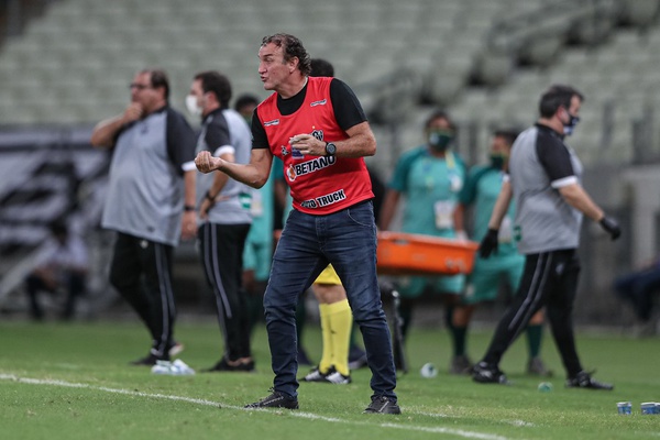Técnico partiu para cima do árbitro após fim do jogo que marcou a derrota do Atlético-MG para o Ceará