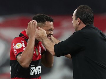 Técnico Rogério Ceni e Rodrigo Muniz em Flamengo x Bragantino