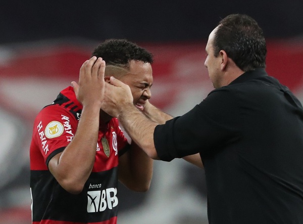 Técnico Rogério Ceni e Rodrigo Muniz em Flamengo x Bragantino