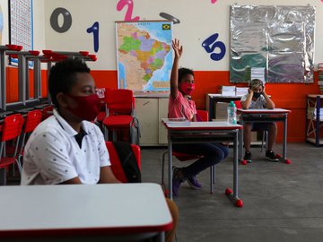 “Todos na Escola – Ações para promover a (re)inserção e a permanência de crianças e adolescentes no ambiente escolar”