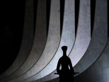 Estátua da Justiça em frente ao prédio do Supremo Tribunal Federal em Brasília 09/06/2017