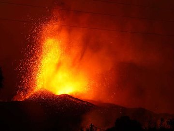 A erupção do vulcão Cumbre Vieja já destruiu centenas de casas