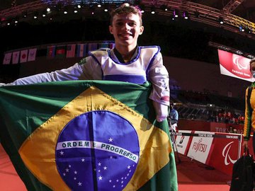 Brasileiro faturou ouro após interrupção da final contra egípcio