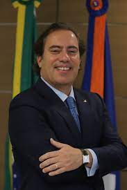 Pedro Guimarães, presidente da Caixa, está com covid-19