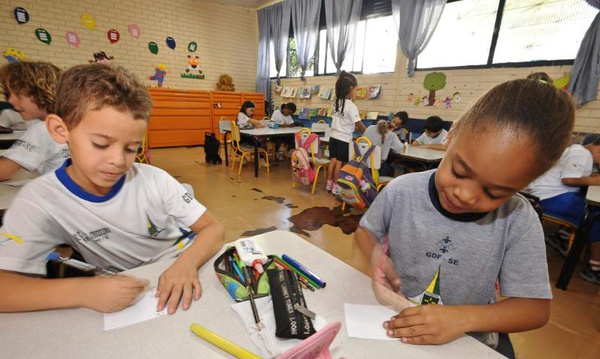 Pelo PNE, Brasil deve zerar taxa de analfabetismo até 2024