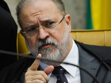 Procurador-geral defende autocontenção institucional no MP