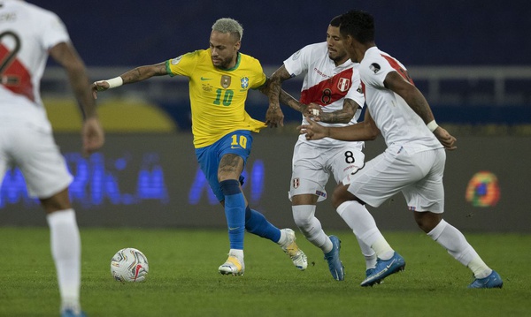 Tite deve repetir time que iniciou jogo interrompido contra Argentina