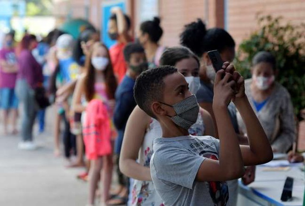 Vacinação de jovens em Betim