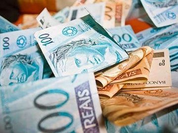 Aposentados e pensionistas do INSS aguardam benefícios desde 2020