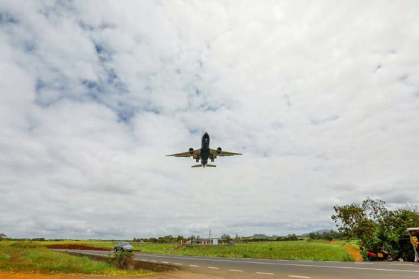Avião se aproxima do aeroporto internacional Sir Seewoosagur Ramgoolam, nas ilhas Maurício, em 1º de outubro de 2021