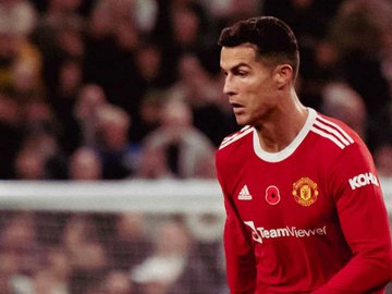 Cristiano Ronaldo passa em branco após polêmica, mas Rashford dá vitória ao United no fim
