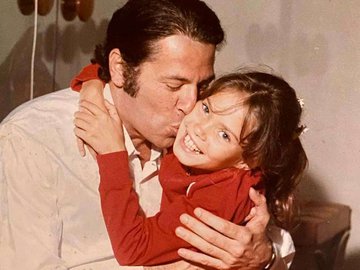 De qual das filhas de Silvio Santos é a mãe de Tiago Abravanel?