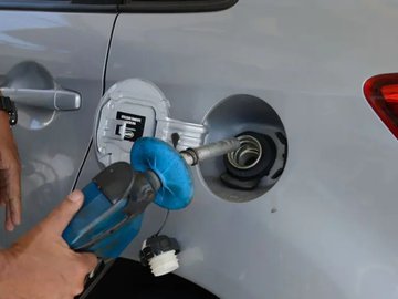 Gasolina sobe nas bombas pela segunda semana seguida