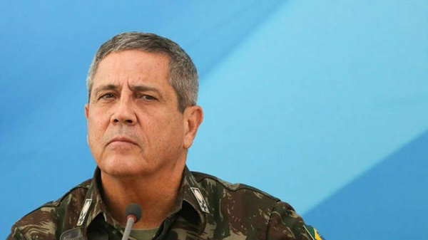 Generais do Exército rejeitam crise da vacina e tentam isolar Bolsonaro, diz jornal