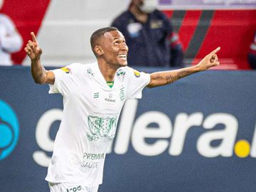 Oficializado 1º reforço do Atlético-MG, atacante Ademir promete muitos 'títulos e alegria'