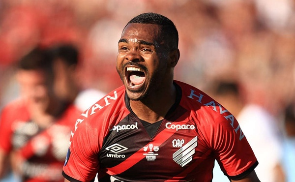 Olha o chapéu! Gigante brasileiro atravessa o Internacional e acerta com o meia Nikão