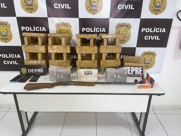 Dupla é presa com maconha e cocaína ao descer de ônibus que saiu de São Paulo