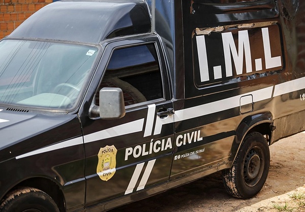 Homem é morto a tiros em frente a residência na Avenida Zequinha Freire