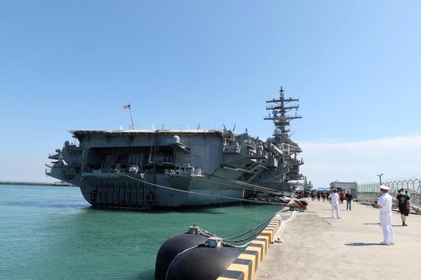 Porta-aviões USS Ronald Reagan