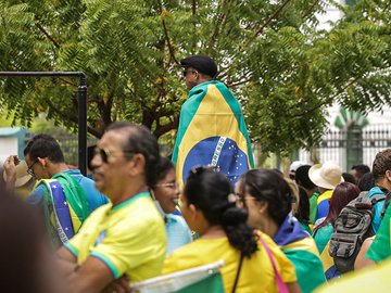 Bolsonaristas fazem ato em frente ao 25BC e questionam resultado do 2º turno