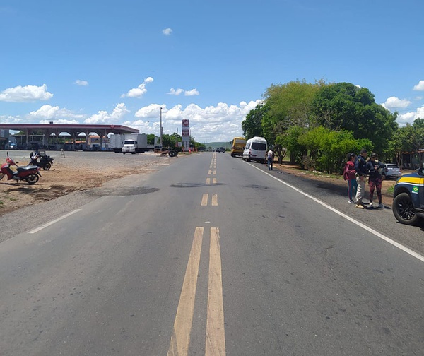 Colisão entre moto e carro deixa duas pessoas feridas em Picos