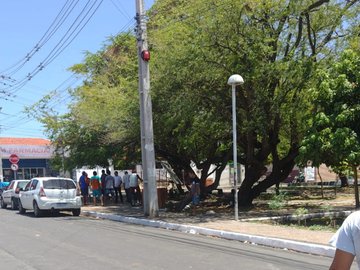 Tiroteio em praça do Mercado do Dirceu II deixa duas pessoas feridas