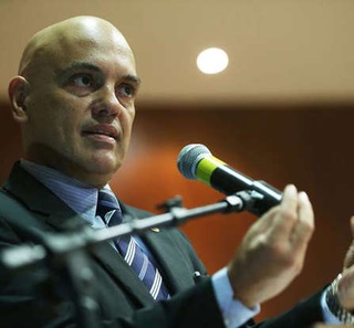 Desembargador declara que Alexandre de Moraes deveria ser preso