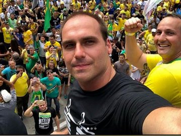 Eduardo Bolsonaro oi o terceiro deputado federal mais votado em São Paulo