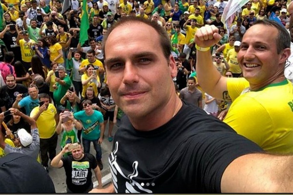 Eduardo Bolsonaro oi o terceiro deputado federal mais votado em São Paulo