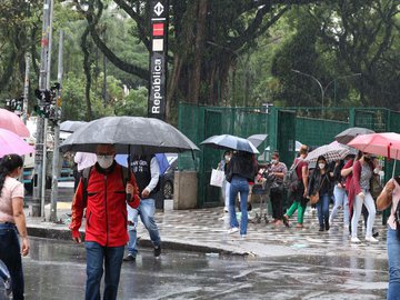 Há risco de deslizamentos, desabamentos, alagamentos e enchentes