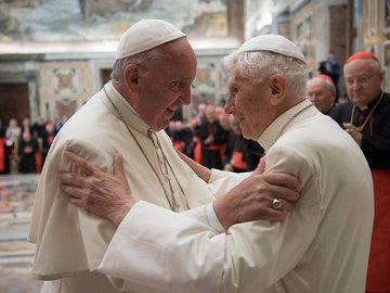 Joseph Ratzinger tem atualmente 95 anos, e foi Papa entre 2005 e 2013