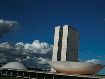 Lei orçamentária garante Bolsa Família de R$ 600 no ano que vem