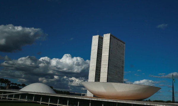 Lei orçamentária garante Bolsa Família de R$ 600 no ano que vem