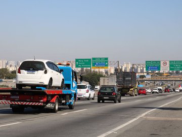 Objetivo é prevenir acidentes, em meio ao aumento do fluxo de carros