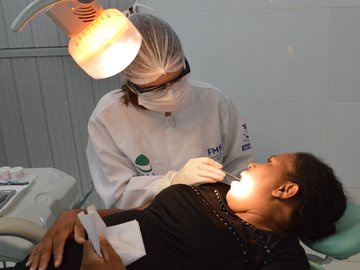 Proposta estabelece piso salarial de R$ 4.293 para dentistas no Piauí