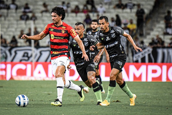Blas Cáceres em campo no empate do Sport com o Ceará