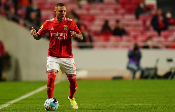 Everton Cebolinha está em alta no Benfica