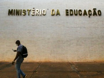 Interessados têm até o dia 28 para concorrer a bolsas de R$ 900