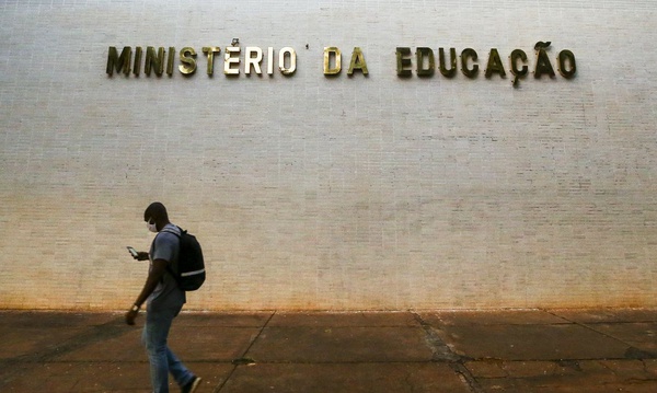 Interessados têm até o dia 28 para concorrer a bolsas de R$ 900