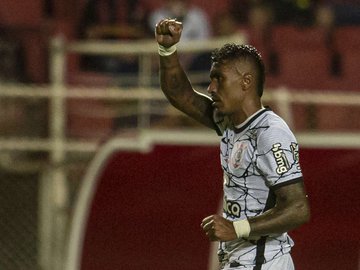 Paulinho jogador do Corinthians comemora seu gol durante partida contra o Ituano no estadio Novelli Junior pelo campeonato Paulista 2022.