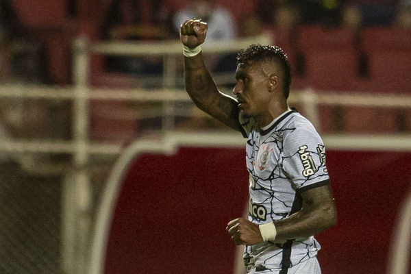 Paulinho jogador do Corinthians comemora seu gol durante partida contra o Ituano no estadio Novelli Junior pelo campeonato Paulista 2022.