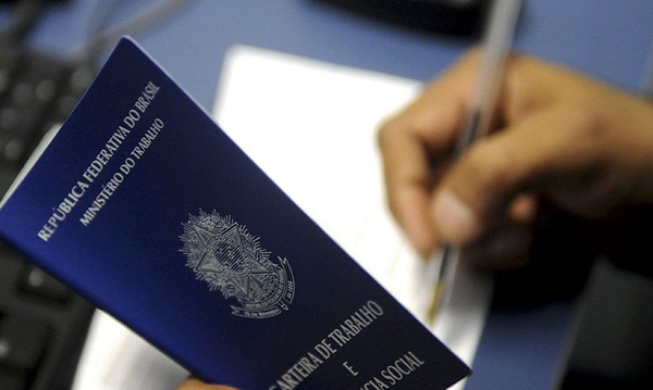 Taxa de desemprego no país ainda é a segunda mais alta desde 2012
