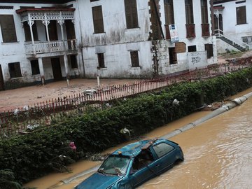 Vinte e cinco escolas estão abertas para receber desabrigados